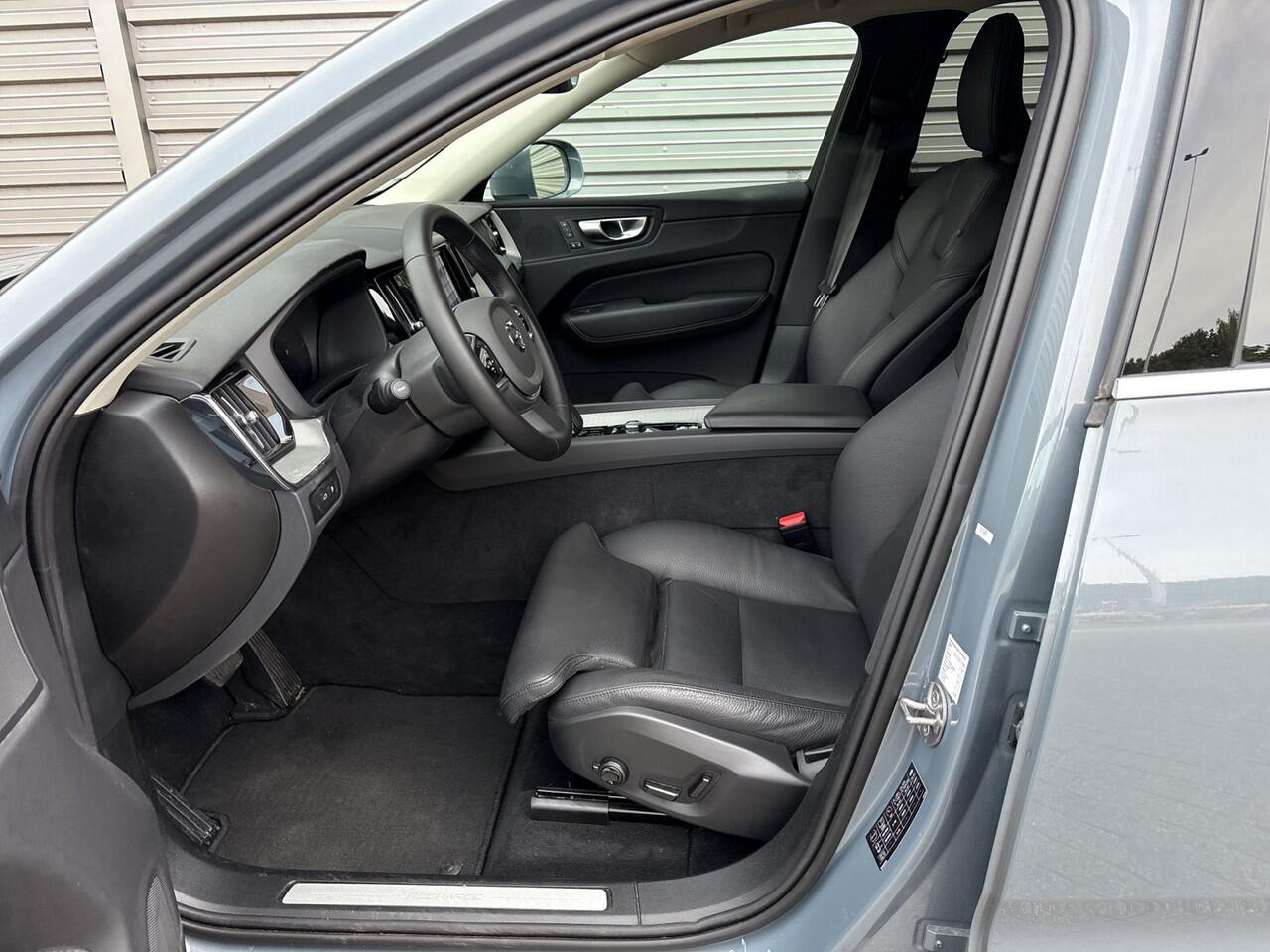 Volvo XC60 T8 455PK Plug-in hybrid AWD Plus Bright / 20" Velgen / 360 Camera / BLIS /