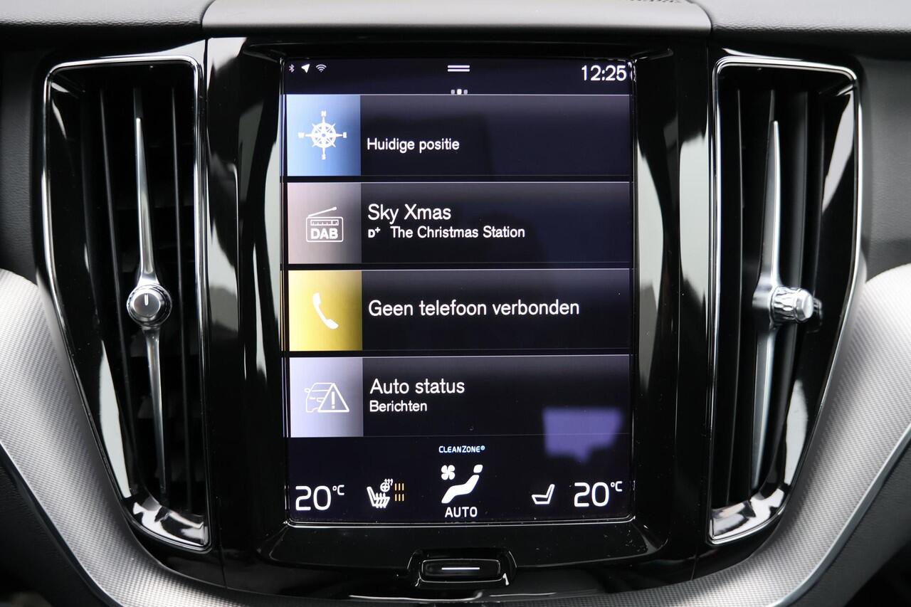 Volvo XC60 B5 R-Design - Panoramisch schuif-/kanteldak - Intellisafe Assist / Surround - Parkeerverwarming met timer - Harman Kardon Audio - Elektrisch bedienbare voorstoelen met geheugen - Verwarmbare voorstoelen - Head-up Display - Verwarmbaar stuurwiel - 360 view