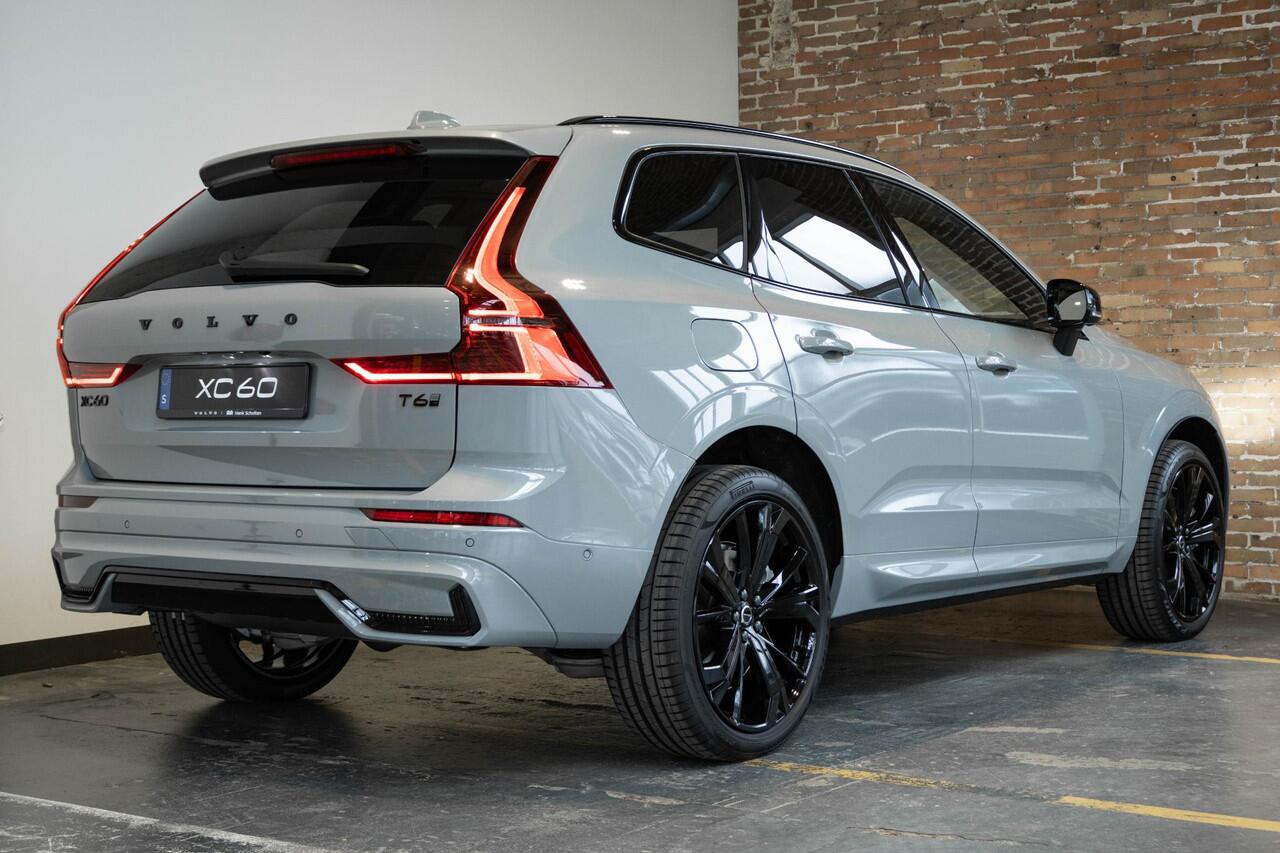 Volvo XC60 2.0 T6 Plug-in hybrid AWD Plus Black Edition | Verwacht Nov. 2025 | Luchtvering | 360º Camera | Schuif/Kantel-Panoramadak | Head-Up Display | 21" Lichtmetalen Wielen | Donkergetint Glas |