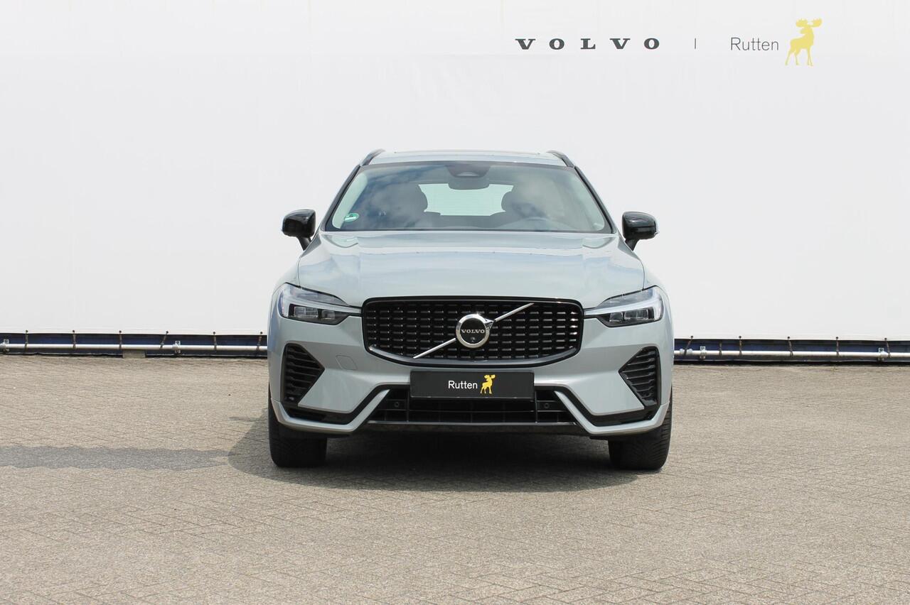 Volvo XC60 T6 350PK Plug-in hybrid AWD Plus Dark Long Range / Semi elektrisch wegklapbare trekhaak / Lederen bekleding / Panoramisch schuif-kanteldak
