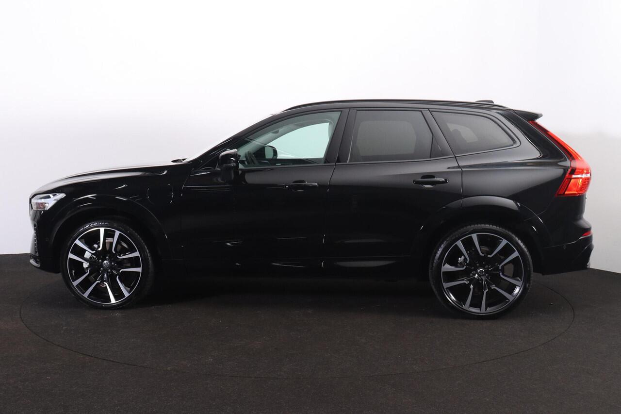 Volvo XC60 T8 Recharge AWD Ultra Dark - Panorama/schuifdak - IntelliSafe Assist & Surround - 360º Camera - Bowers & Wilkins audio - Adaptieve LED koplampen - Verwarmde voorstoelen, stuur & achterbank - Parkeersensoren voor & achter - Elektr. bedienb. voorstoelen met