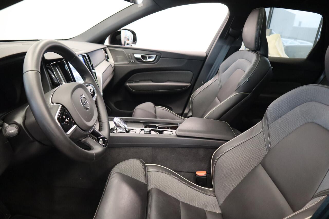 Volvo XC60 2.0 T8 Plug-in hybrid AWD Ultra Black Edition H&K Long Range Luchtvering 24 maanden garantie mogelijk (*vraag naar de voorwaarden)