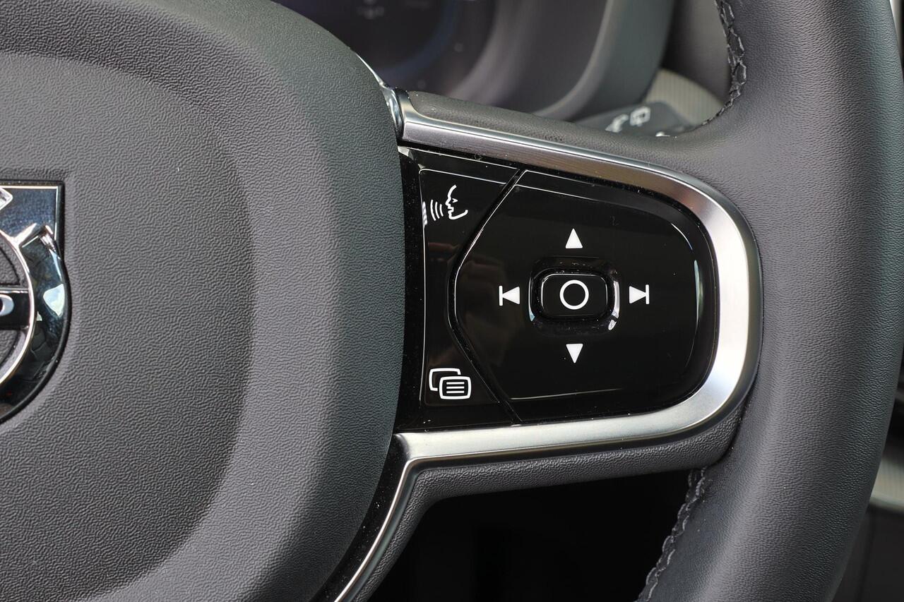 Volvo XC60 T8 Recharge AWD Plus Dark - Panorama/schuifdak - IntelliSafe Assist & Surround - 360º Camera - Harman/Kardon audio - Verwarmde voorstoelen, stuur & achterbank - Parkeersensoren voor & achter - Elektr. bedienb. voorstoelen met geheugen - Draadloze tel. lad