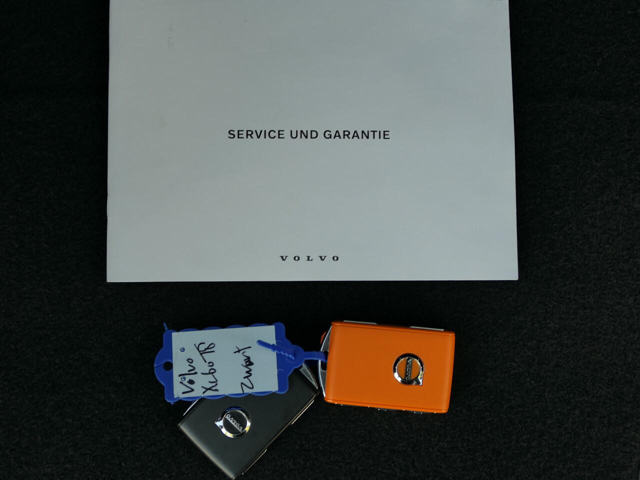 Volvo XC60 2.0 T8 Plug-in hybrid AWD Plus Dark 12 MND garantie / Panoramadak / Harman/Kardon /