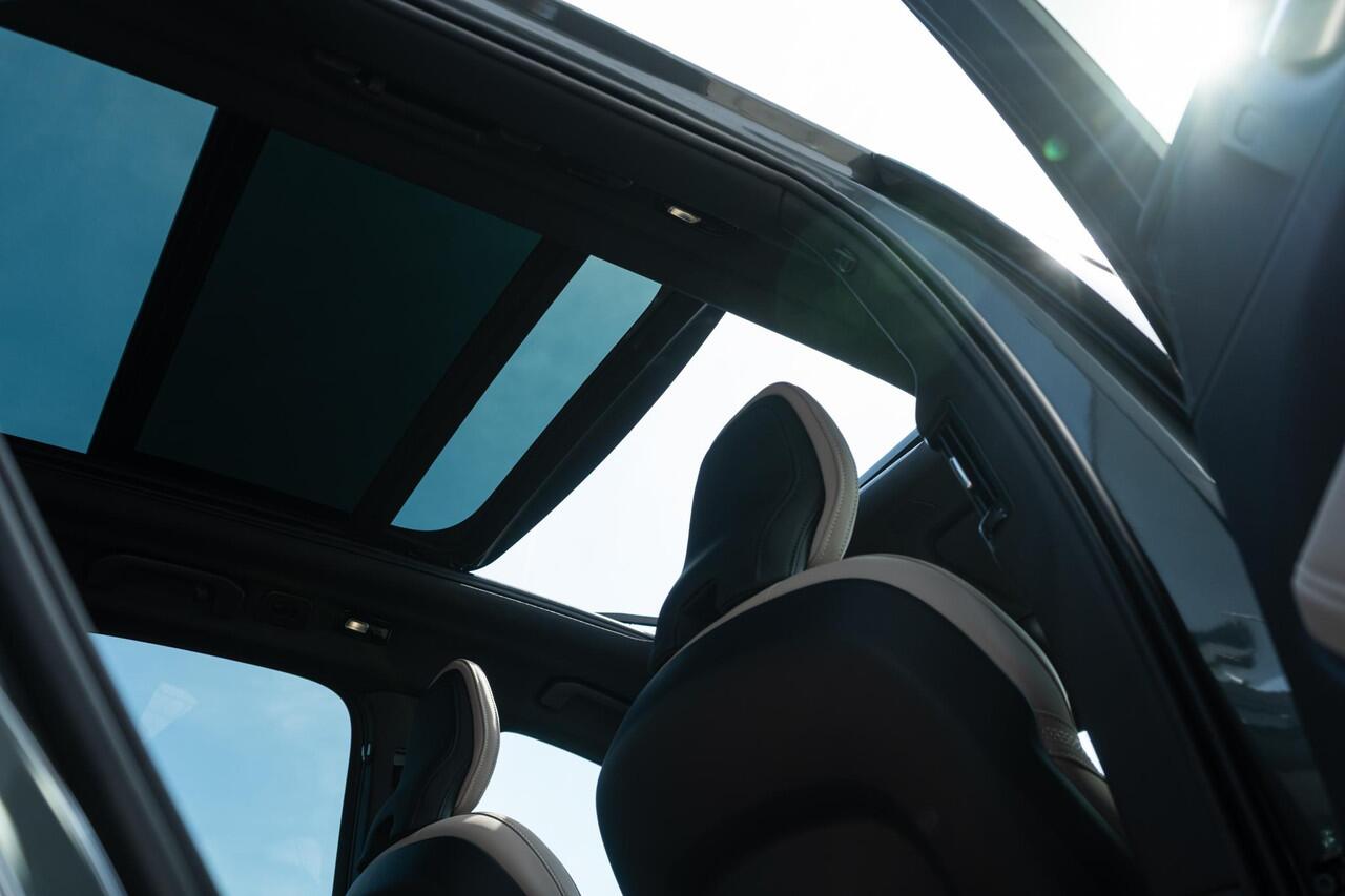 Volvo XC60 T6 AWD 350 pk Plug-in hybrid Plus Dark | Long Range | Google | Luchtvering | Head-Up Display | Schuif-/Kanteldak | 360 Camera | Getint Glas | Keyless | Zitverlenging | Stoelverwarming Voor + Achter | Memory | Elek. Stoelen | Adaptieve Cruise | Elek. Stoel