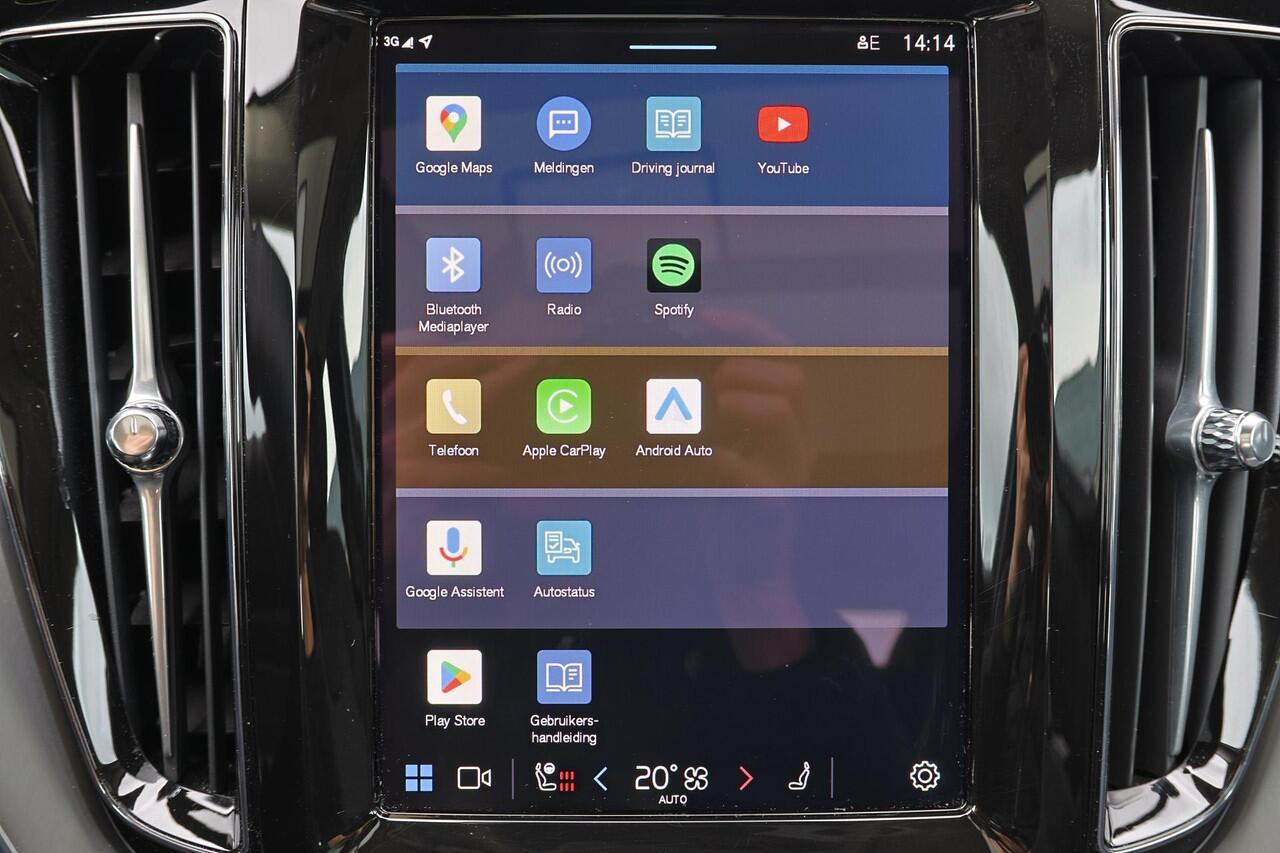 Volvo XC60 T6 Recharge AWD Core Bright - Panorama/schuifdak - IntelliSafe Assist & Surround - Parkeercamera achter - Verwarmde voorstoelen, stuur & achterbank - Parkeersensoren voor & achter - Draadloze tel. lader - 18' LMV