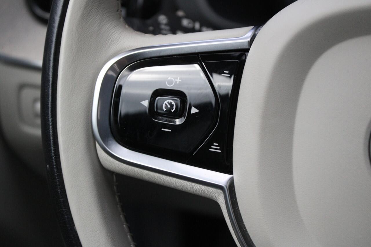 Volvo XC60 2.0 Recharge T8 AWD Inscription - B&W - 360 Camera - HUD - Stoel/Stuurverwarming - Pano - Pilot Assist - BLIS - Rijklaar