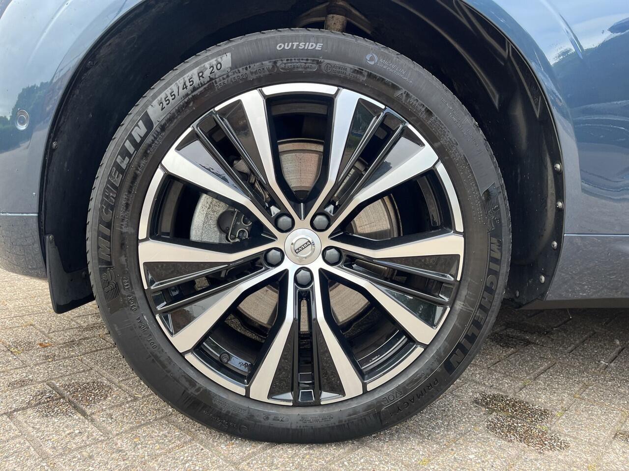 Volvo XC60 T6 Plug-in hybrid AWD Ultimate Bright / 360 camera / Trekhaak semi elektrisch / Head up display / 2250kg trekgewicht /