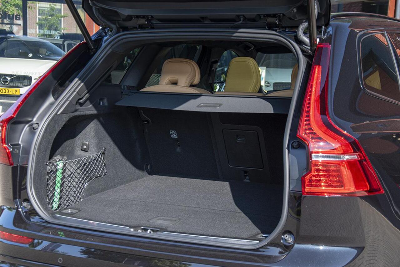 Volvo XC60 2.0 T8 PLUG-IN HYBRID AWD ULTRA DARK