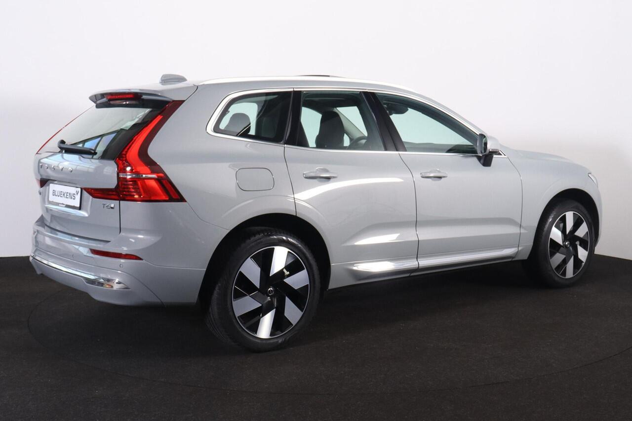 Volvo XC60 T6 Recharge AWD Core Bright - Panorama/schuifdak - IntelliSafe Assist & Surround - Adaptieve LED koplampen - Parkeercamera achter - Verwarmde voorstoelen, stuur & achterbank - Parkeersensoren voor & achter - Draadloze tel. lader - Elektr. inklapbare trek