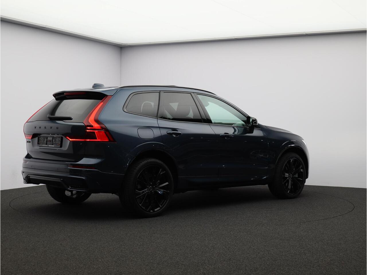 Volvo XC60 2.0 T6 Plug-in hybrid AWD Plus Black Edition / Panoramadak / Elektrische Stoelen / Harman Kardon / Stoel+Stuurverwarming / Getint Glas / BLIS / Keyless /