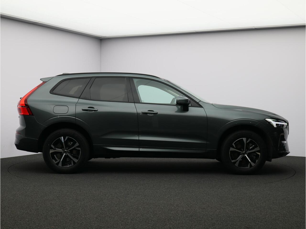 Volvo XC60 T6 350PK Plug-in hybrid AWD Essential / Adaptive Cruise / BLIS / Verwarmbare Stoelen + Stuurwiel / Extra Getint Glas / Google /