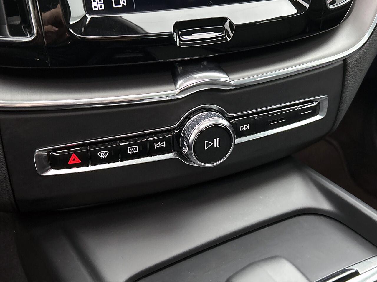 Volvo XC60 2.0 T6 Plug-in hybrid AWD Core Bright Pano, Carplay