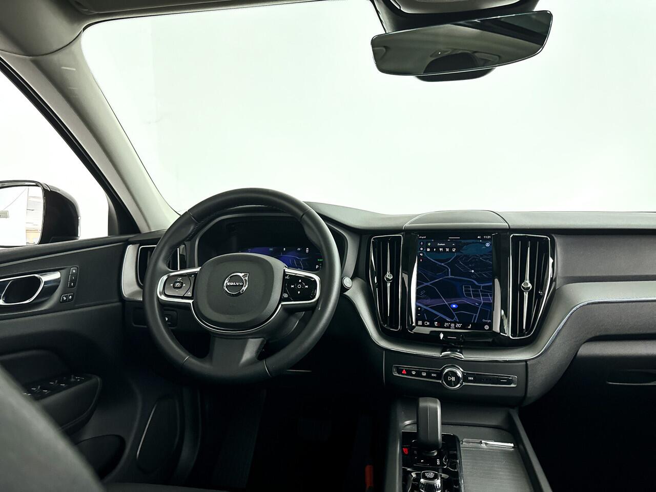 Volvo XC60 T6 Plug-in hybrid AWD Plus Dark | Panoramadak | 360° camera | Stoel- en Stuurverwarming | Trekhaak