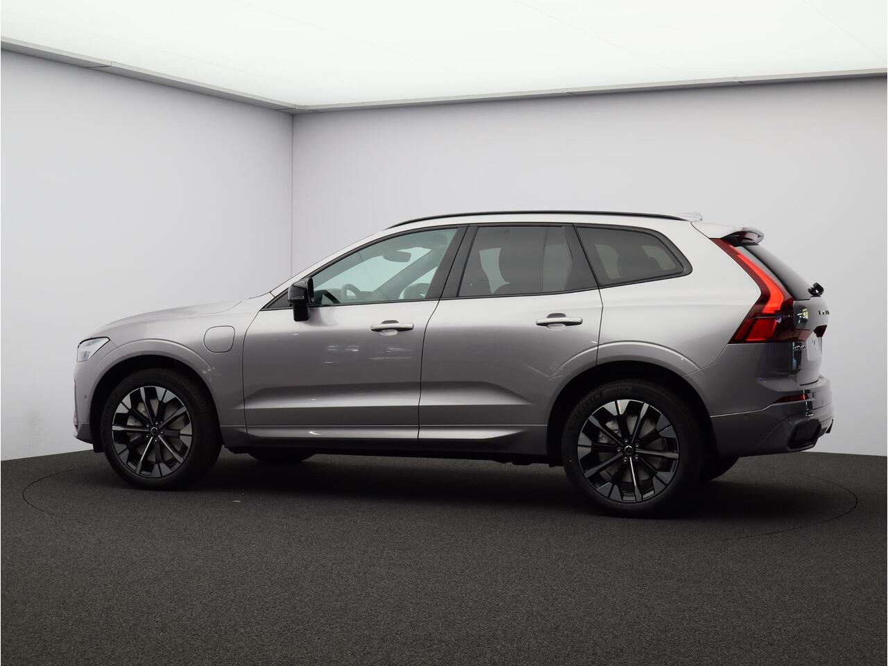 Volvo XC60 2.0 T6 Plug-in hybrid AWD Plus Dark / Panoramadak / Head-up Display / 360 Camera / Harman kardon / Elektrische Stoelen / Getint Glas / Stoel+Stuurverwarming /