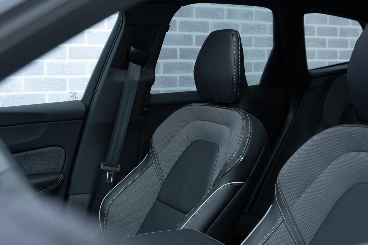 Volvo XC60 T6 Plug-in hybrid AWD Plus Black Edition | Long Range | Trekhaak | BLIS | Panoramadak | Adaptive cruise-control | 360° camera | Verw.stoelen V+A | Harman Kardon | Donker glas | 21" wielen