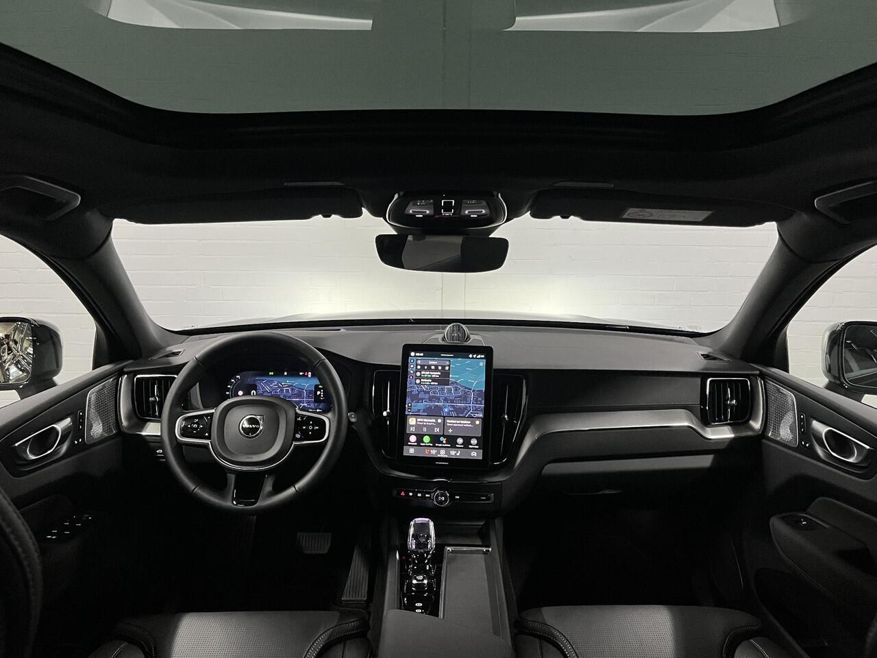Volvo XC60 2.0 T8 Plug-in hybrid Ultra Black Edition *455Pk* | Luchtvering | Open dak | Massage | Bowers & Wilkins | Trekhaak | Adapt. cruise control