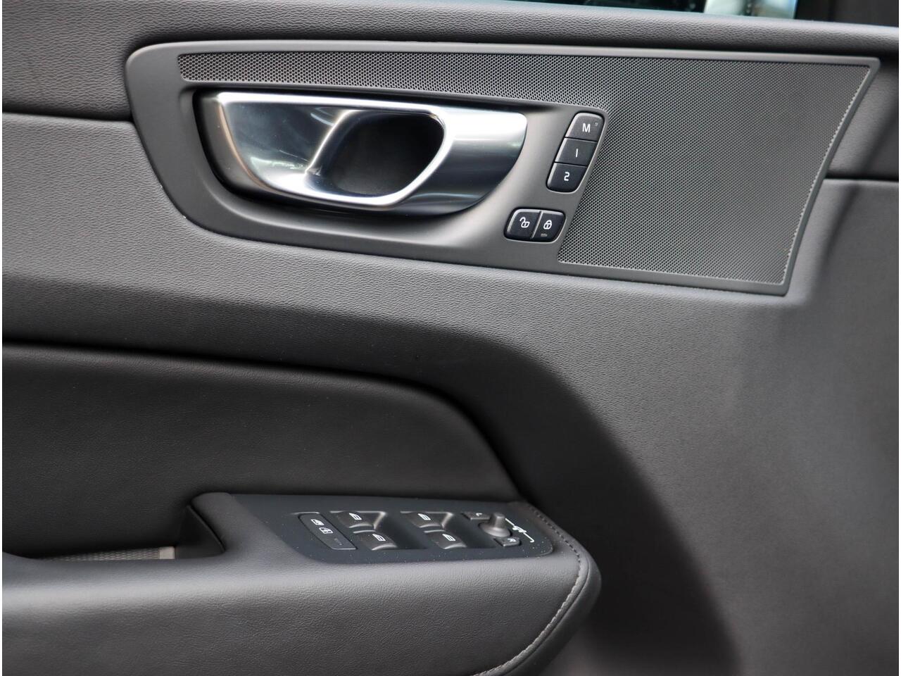 Volvo XC60 T8 AWD Plus Dark 455PK | BLIS | 360 Cam | Memory | Winterpakket