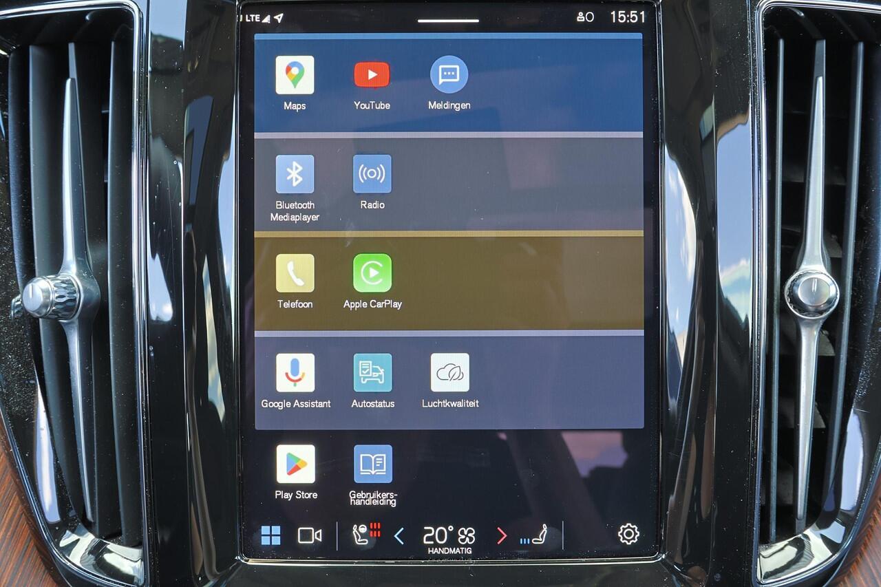 Volvo XC60 T8 Recharge AWD Plus Bright - Luchtvering - Panorama/schuifdak - IntelliSafe Assist & Surround - 360º Camera - Harman/Kardon audio - Adaptieve LED koplampen - Verwarmde voorstoelen, stuur & achterbank - Parkeersensoren voor & achter - Elektr. bedienb. voo