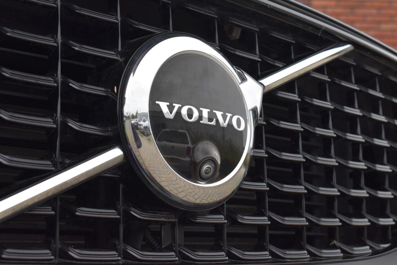 Volvo XC60 T6 350PK Plug-in hybrid AWD Plus Dark | Trekhaak | Harman/Kardon |