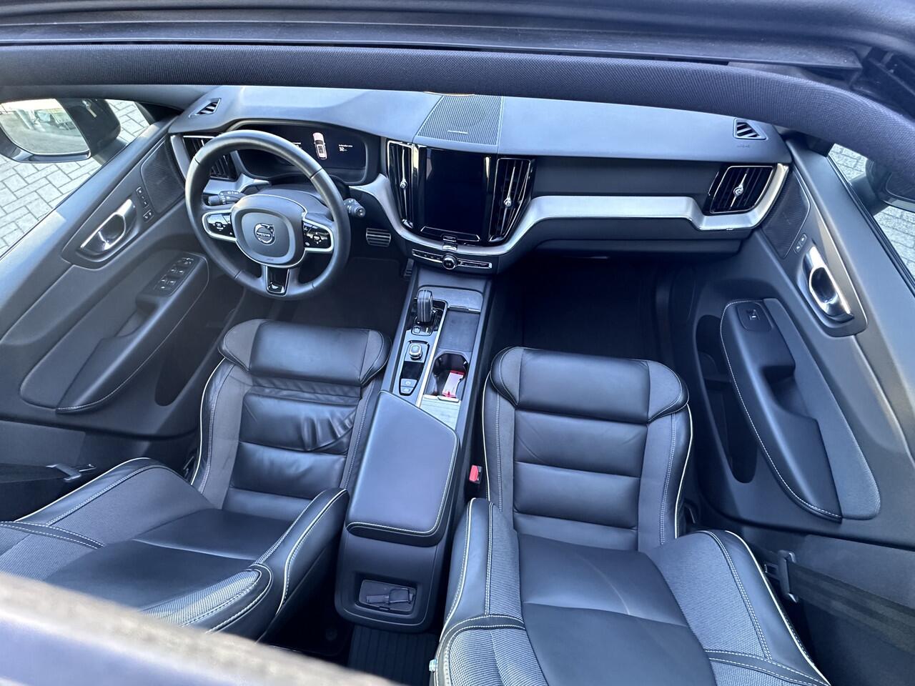 Volvo XC60 2.0 T8 Plug-in hybrid AWD R-Design | Panoramadak | 360 Camera | Stoel-/stuurverwarming | Keyless