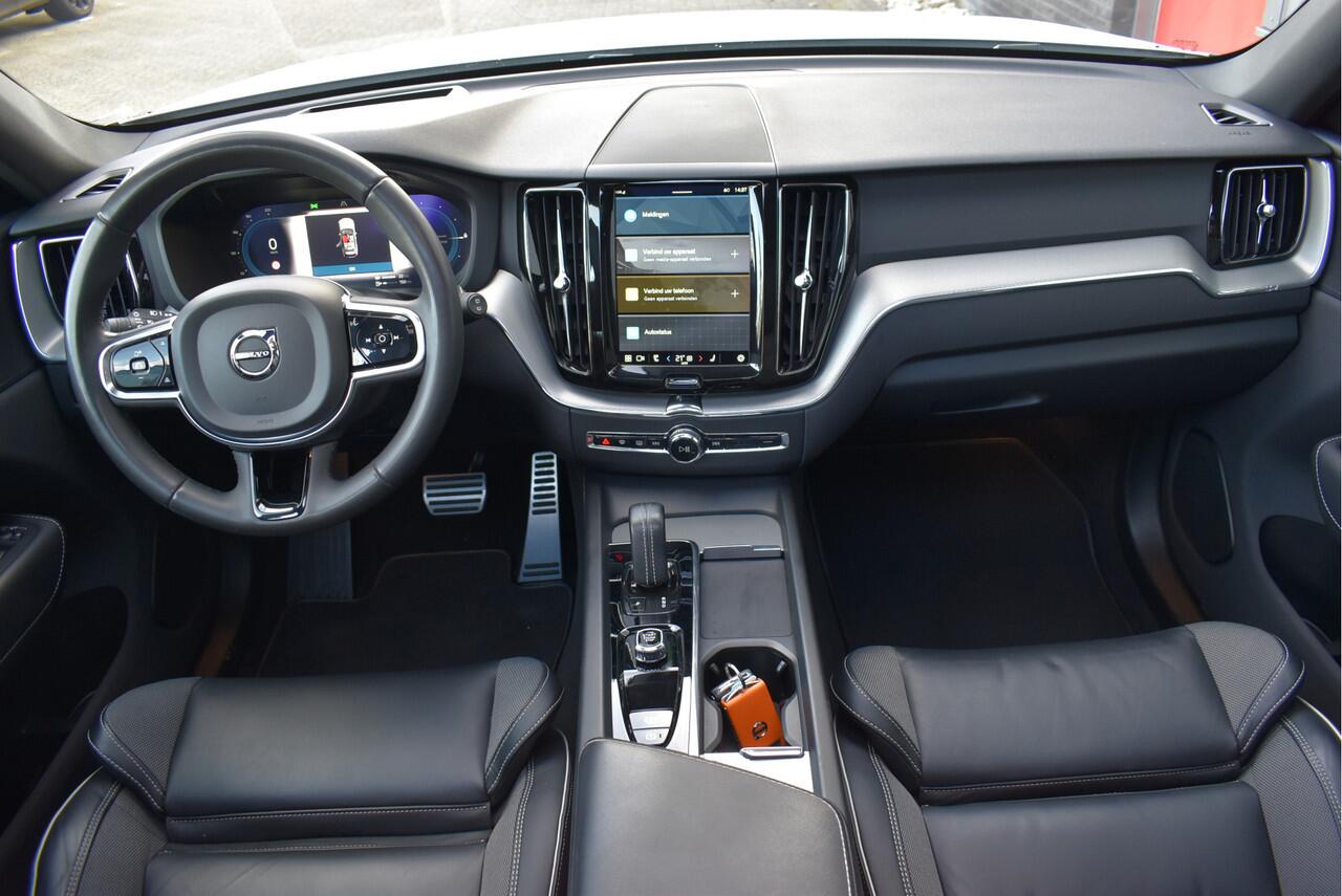 Volvo XC60 2.0 T6 Plug-in hybrid AWD R-Design VOL! Luchtvering, Trekhaak, Head-up, Panorama, Contourstoelen, Memory, 21 inch