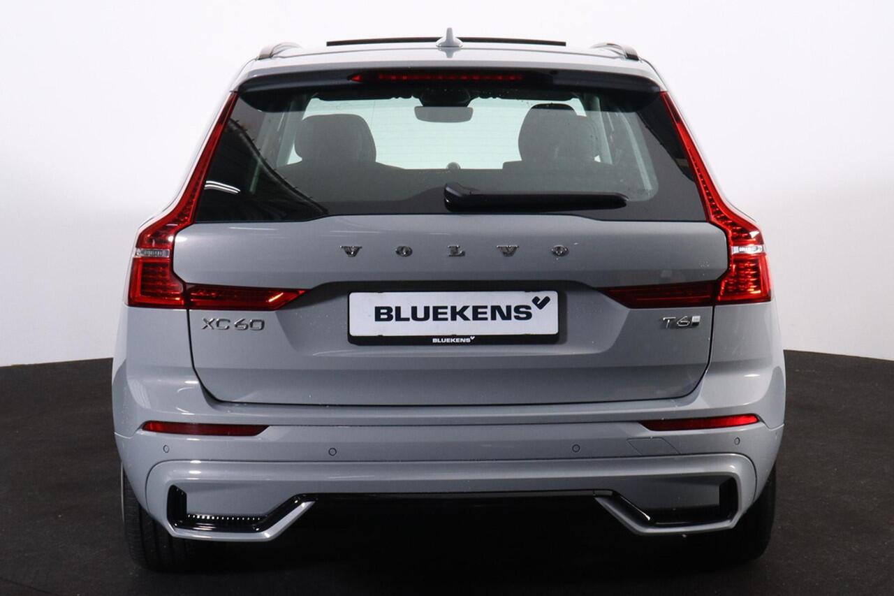 Volvo XC60 T6 Recharge AWD Ultra Dark - Luchtvering - Panorama/schuifdak - IntelliSafe Assist & Surround - 360º Camera - Adaptieve LED koplampen - Verwarmde voorstoelen, stuur & achterbank - Parkeersensoren voor & achter - Elektr. bedienb. voorstoelen met geheugen -