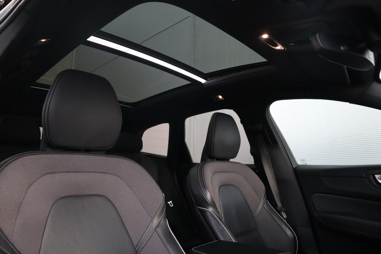 Volvo XC60 2.0 Recharge T6 AWD R-Design Panorama dak / Head-Up / Harman Kardon / 360 camera / Adaptieve cruise /