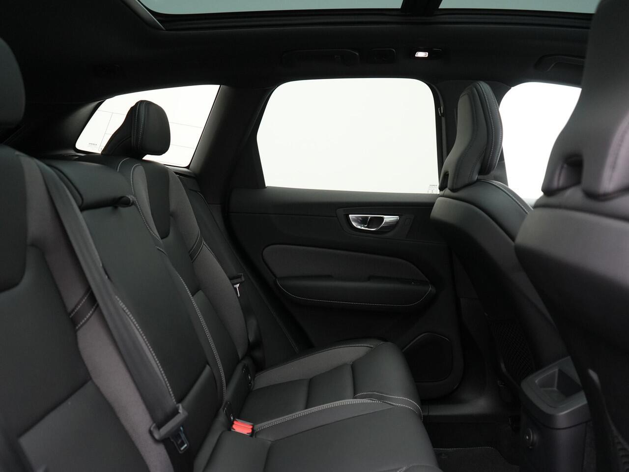 Volvo XC60 Recharge T6 AWD R-Design LONG RANGE Plug In Hybrid 341pk Dealer O.H. PHEV | Panodak | 360 Camera | Google Assistent | Lederen Sportstoelen Memory & Verwarmd | Apple Carplay | Keyless | Virtual | Navigatie | DAB |