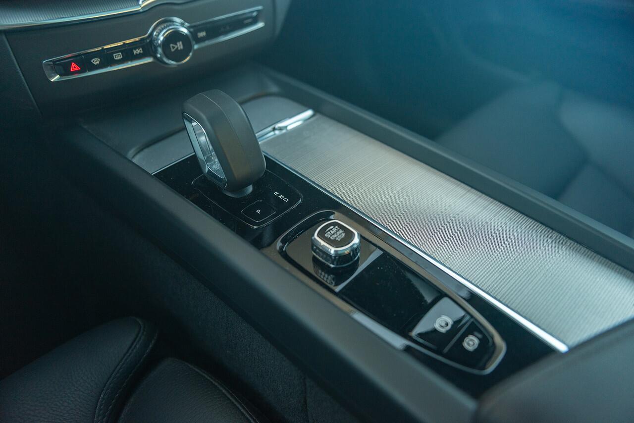 Volvo XC60 T6 Aut. Long Range Ultimate Bright Leder ACC Stoelverwarming 350pk