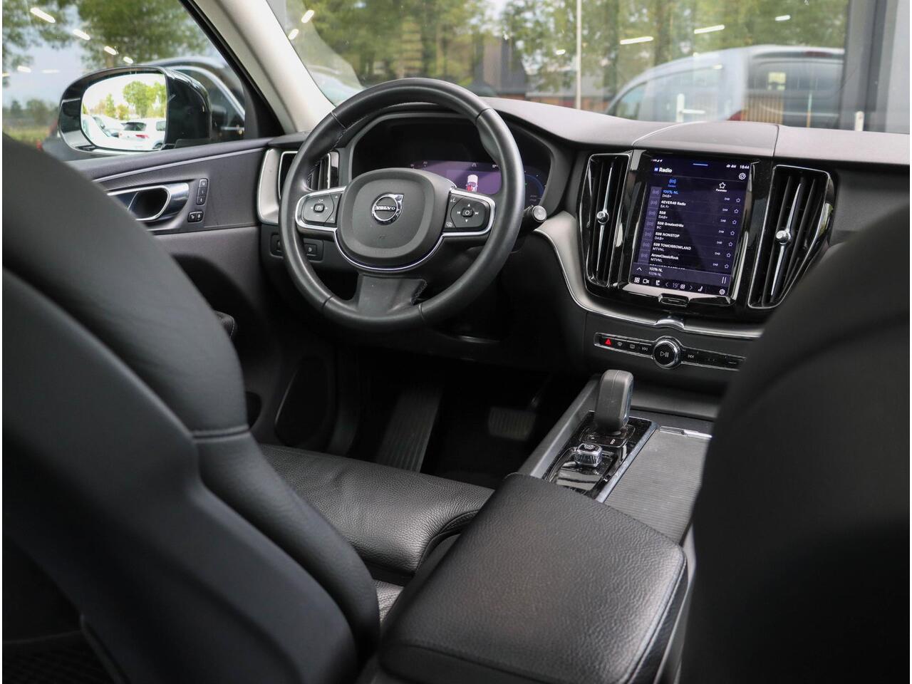 Volvo XC60 T6 AWD Inscription 350PK ACC Panoramadak 19 inch