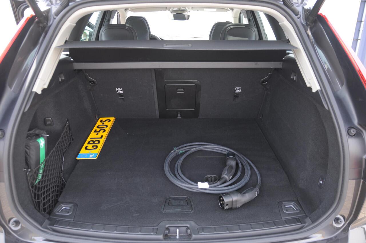 Volvo XC60 T6 350PK Automaat Plus Dark 360 camera / elektrisch bedienbare voorstoelen / Memory seats / stoelverwarming voor en achter/ stuurverwarming / BLIS