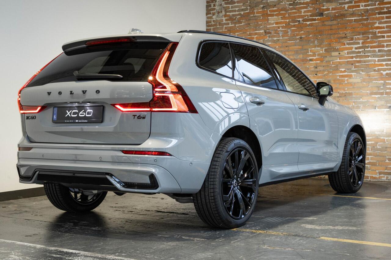 Volvo XC60 T6 Plug-in hybrid AWD Plus Black Edition | Direct Leverbaar | Luchtvering | Head Up Display | Panoramisch Schuif-/Kanteldak | Extra Getint Glas | Adaptieve Cruise Control | BLIS | 21 inch Lichtmetalen Velgen | Keyless | Google Infotainment |