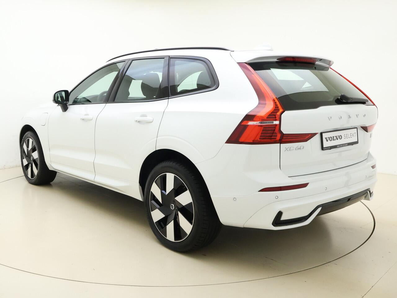 Volvo XC60 T6 Plug-in hybrid AWD Ultimate Dark / 20 '' Velgen / Head-up Display / Blis / Semi elektrisch trekhaak /