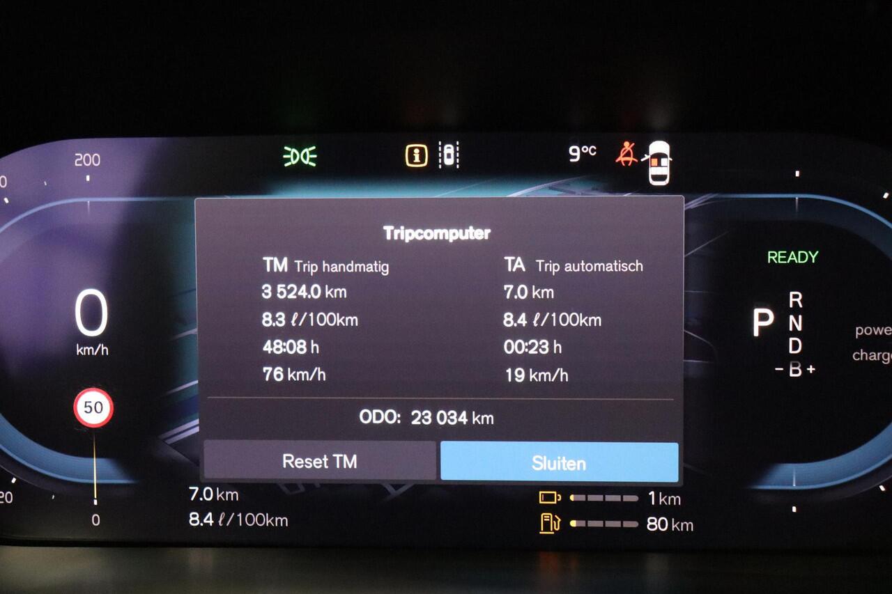 Volvo XC60 T8 Recharge AWD Ultimate Dark Volvo XC60 T8 Plug-in hybrid AWD Ultimate Dark - Panorama/schuifdak - IntelliSafe Assist & Surround - 360º Camera - Verwarmde voorstoelen, stuur & achterbank - Parkeersensoren voor & achter - Elektr. bedienb. voorstoelen met 