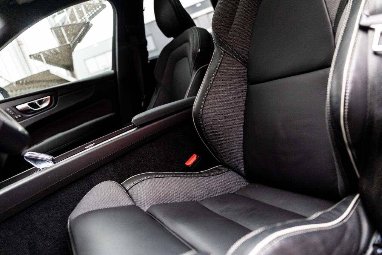 Volvo XC60 T8 Ultra Black Edition Plug-In Hybrid AWD | 360 Cam | Trekhaak |