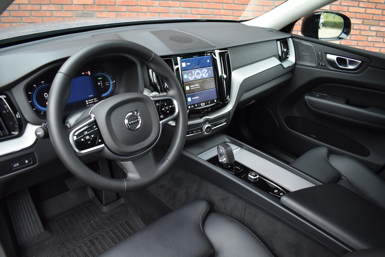 Volvo XC60 T6 350PK Plug-in hybrid AWD Plus Dark | Trekhaak | Harman/Kardon |
