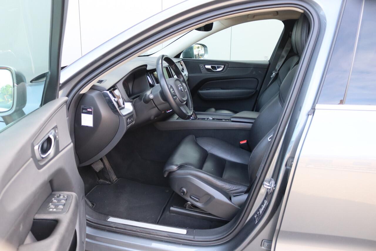 Volvo XC60 2.0 T8 Twin Engine AWD Momentum Pro Open-dak/Trekhaak/Camera/Leder/Carplay-android