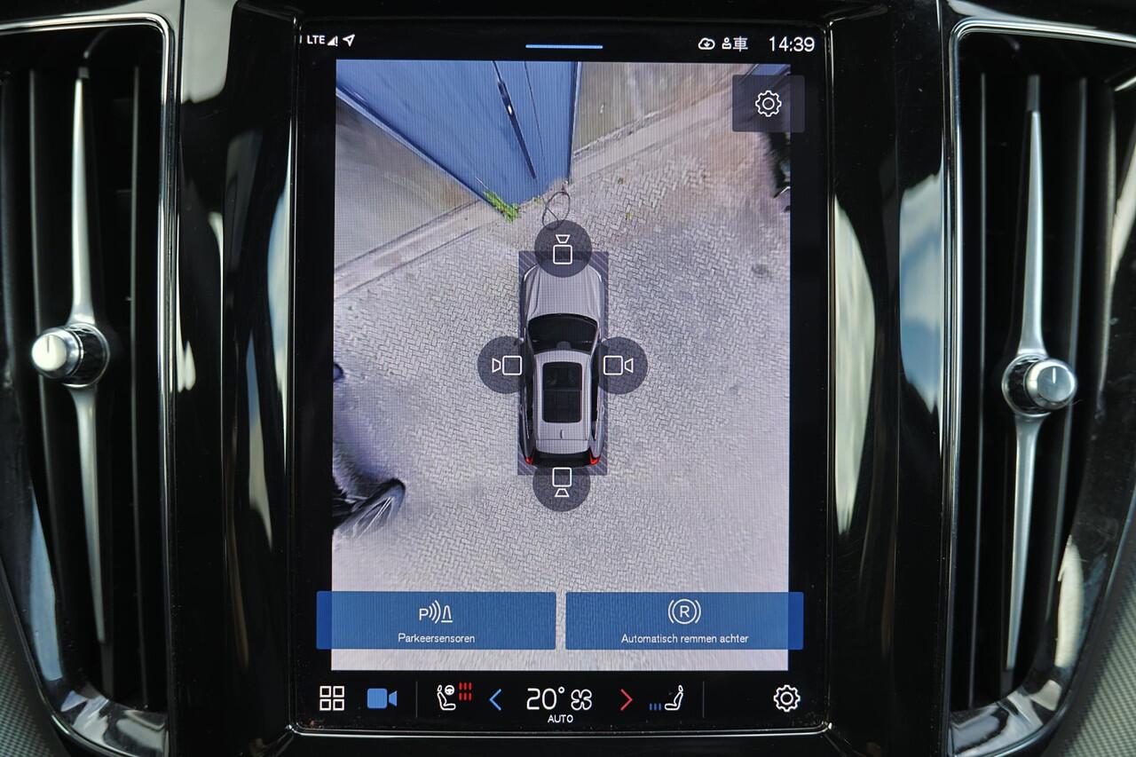 Volvo XC60 T6 Recharge AWD Ultra Black Edition - Panorama/schuifdak - IntelliSafe Assist & Surround - 360º Camera - Harman/Kardon audio - Adaptieve LED koplampen - Verwarmde voorstoelen & stuur - Parkeersensoren voor & achter - Elektr. bedienb. voorstoelen met geheu