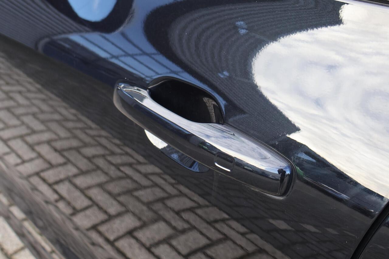 Volvo XC60 Recharge T8 AWD Ultimate Dark | LONG RANGE | Luchtvering | Trekhaak