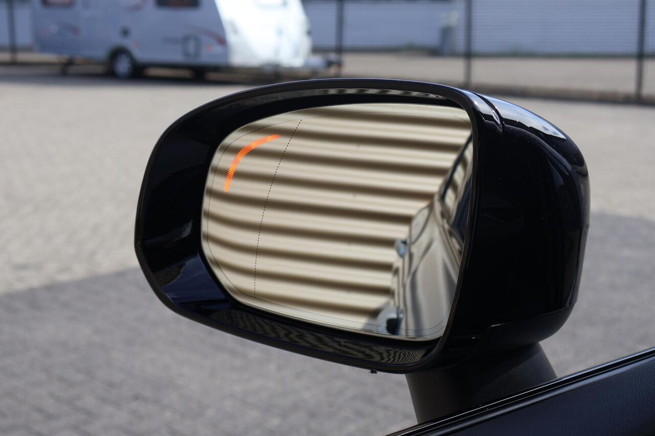 Volvo XC60 T6 Plug-in hybrid AWD Ultra Dark | Trekhaak elektr. | Head-up display | Panoramadak