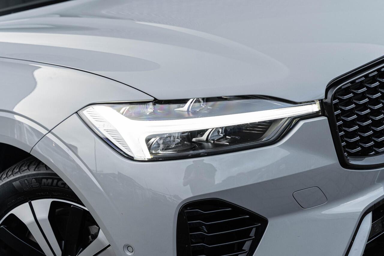 Volvo XC60 T6 Plug-in hybrid AWD Plus Dark | Trekhaak | 360 camera | Adaptive Cruise Control | Google Maps navigatie | Panoramadak | Verwarmbare achterbank/voorstoelen/stuurwiel | Elektrische stoelverstelling | Dodehoekdetectie |