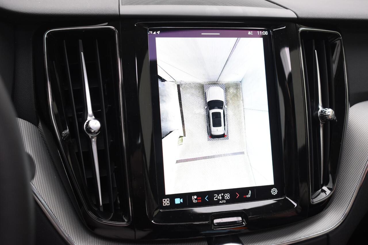 Volvo XC60 T6 350PK Automaat Plug-in Hybrid AWD Plus Dark / Navigatie / 360 Camera / Adaptieve Cruise Control / Stuur & Stoelverwarming / Elektr. Achterklep / Schuifdak / Trekhaak