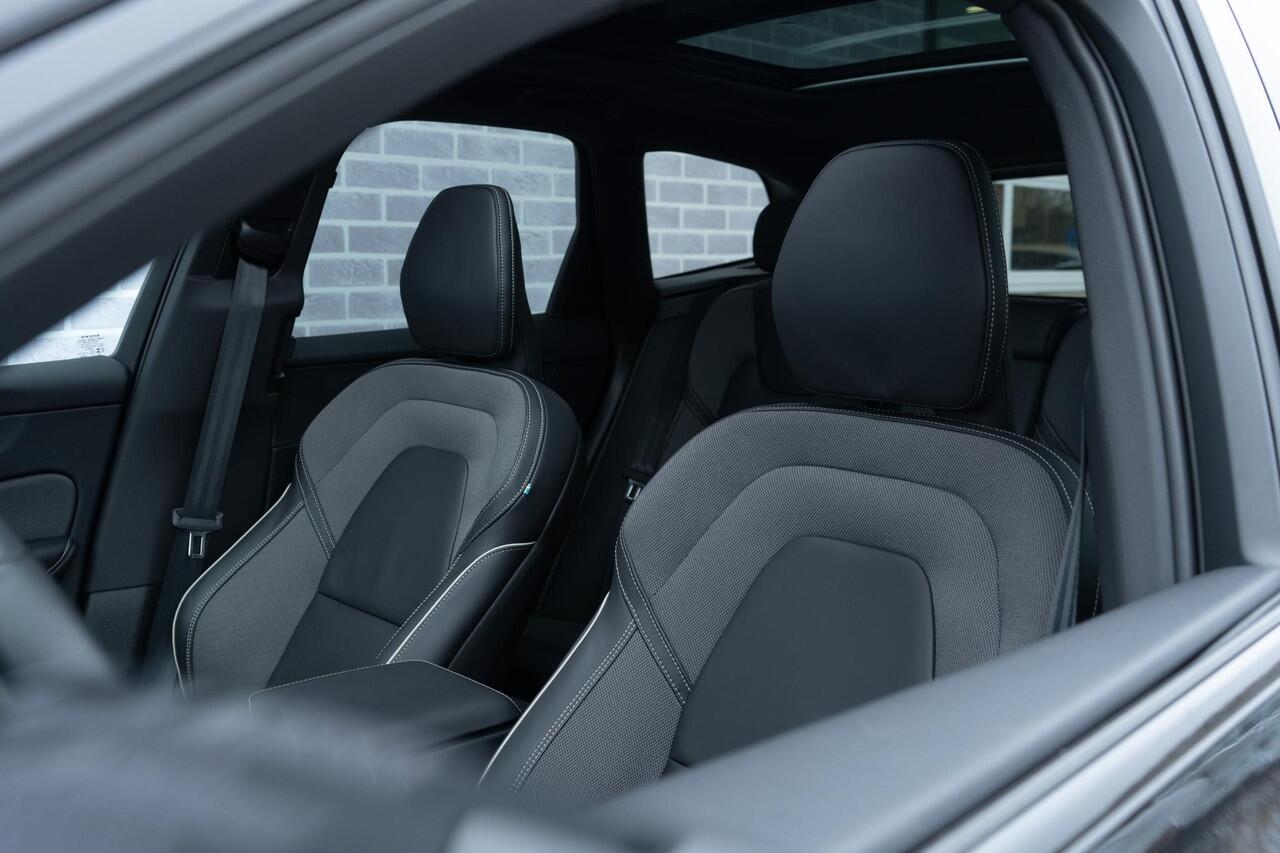 Volvo XC60 T6 Plug-in hybrid AWD Plus Black Edition | Long Range | Trekhaak | BLIS | Panoramadak | Adaptive cruise-control | 360° camera | Verw.stoelen V+A | Harman Kardon | Donker glas | 21" wielen