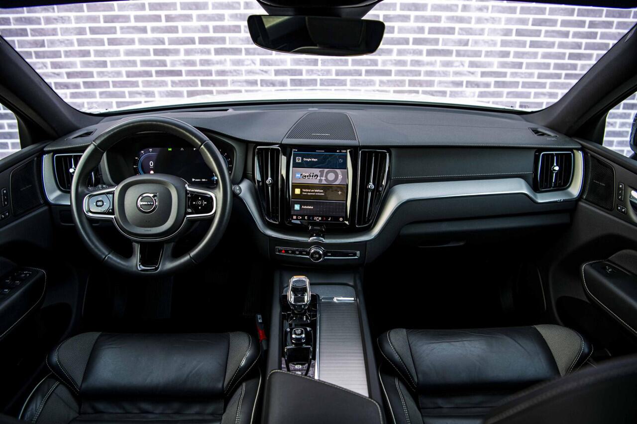 Volvo XC60 B5 Ultimate Dark | Trekhaak | Harman & Kardon | Stoel/stuur verwarming | Panorama dak | Adaptieve cruise control | Elektrisch verstelbare voorstoelen met memory |