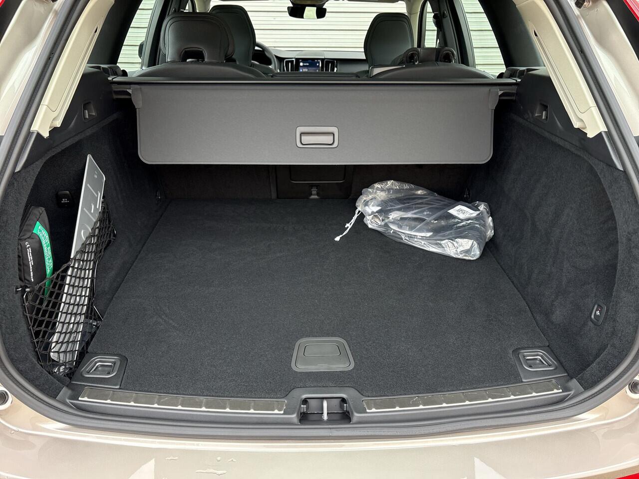 Volvo XC60 T6 Plug-in hybrid AWD Ultra Dark / Harman/Kardon / Trekhaak / Panorama dak / Rondomzichtcamera /