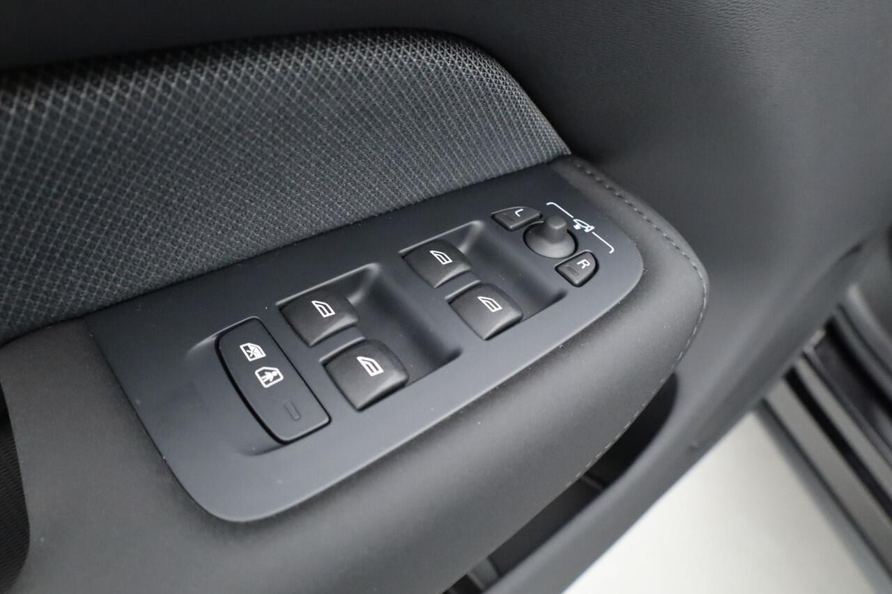 Volvo XC60 T6 Plug-in hybrid Ultra Black Edition | Facelift | Pano | HUD | 360cam | Harman Kardon | Memory seats | Pilot Assist |