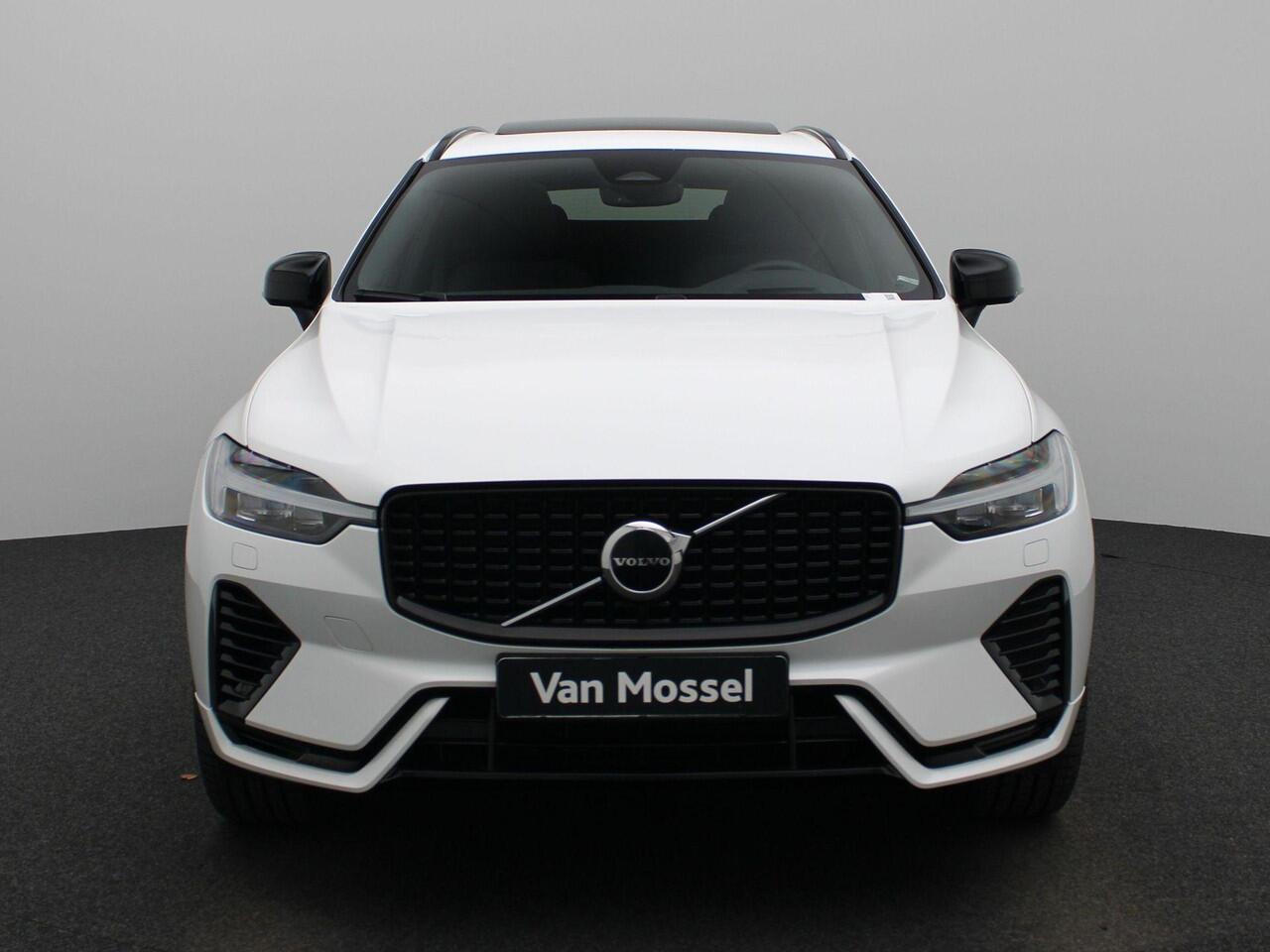 Volvo XC60 T6 Plug-in hybrid AWD Ultimate Dark | Panorama dak | Harman Kardon audio | verwarmde voorstoelen & achterbank |