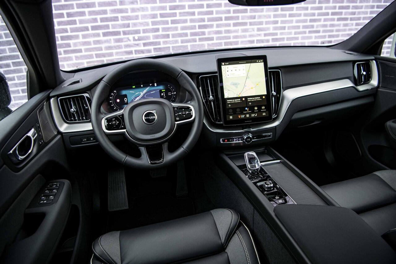Volvo XC60 2.0 T6 Plug-in hybrid AWD Plus Black Edition | Luchtvering | Keyless Entry | Head-up Display | Panoramadak | Harman Kardon Audio | 360 Camera | Donker Glas | Elek. Verst. Voorstoelen