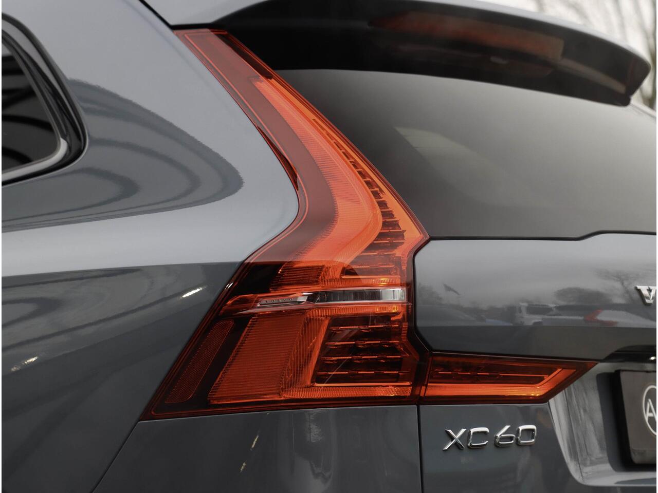 Volvo XC60 B4 Plus Dark Panodak | BLIS | Adapt. Cruise | Power Seats | Harman Kardon 197pk